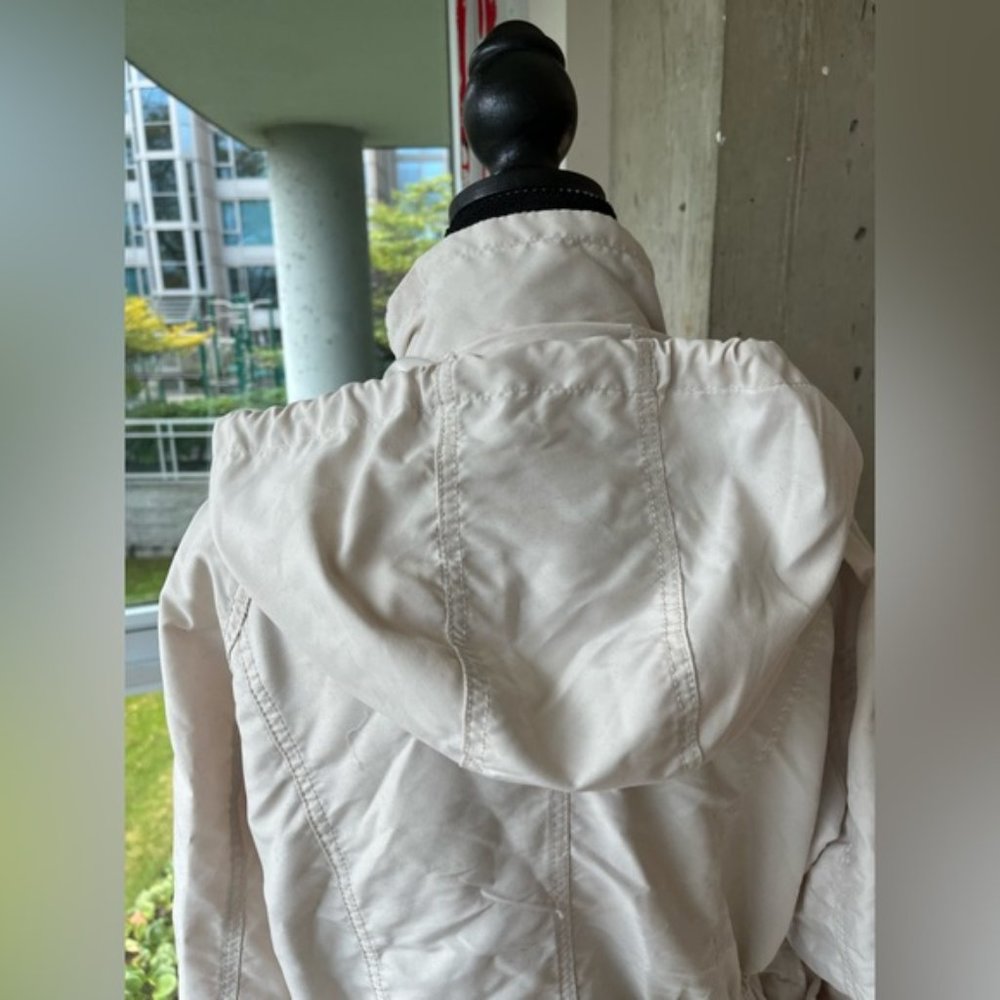 Lightweight jacket, size Large - Picture 11 of 11